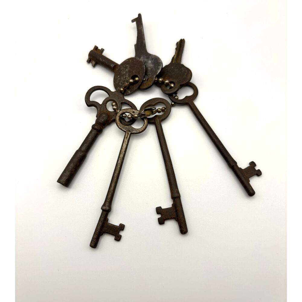Antique Skeleton Keys / Vintage Key Collection Lot of Seven (7) Assorted Styles